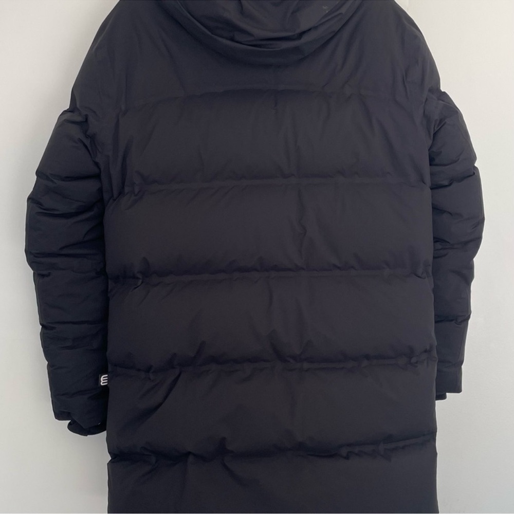 Aritzia Black Hooded Puffer Coat

The Super Puff, Om Mid - Rainstop Size S - Picture 2 of 7